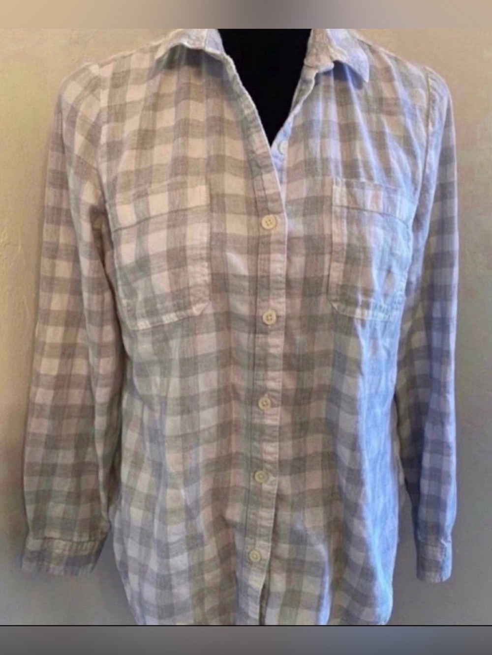 Women’s Casual  Long-Sleeve Plaid Button-Up Shirt - Light Gray/White (Size M)